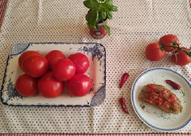 ντοματα τραπεζι