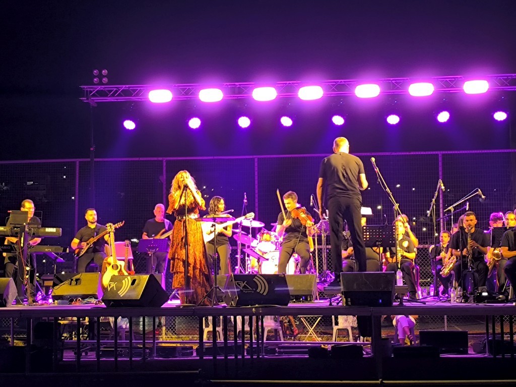 Πλήθος κόσμου στην καλοκαιρινή συναυλία του Δήμου Αμφιλοχίας με τη Μελίνα Ασλανίδου και τη Δημοτική Φιλαρμονική