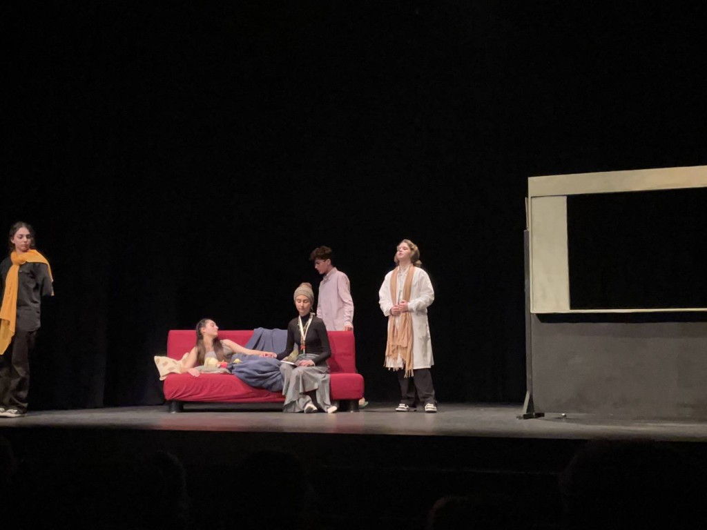 Καλλιτεχνικό Γυμνάσιο -Λύκειο Ι.Π. Μεσολογγίου: Συγκίνηση και εφηβική φλόγα επί σκηνής!