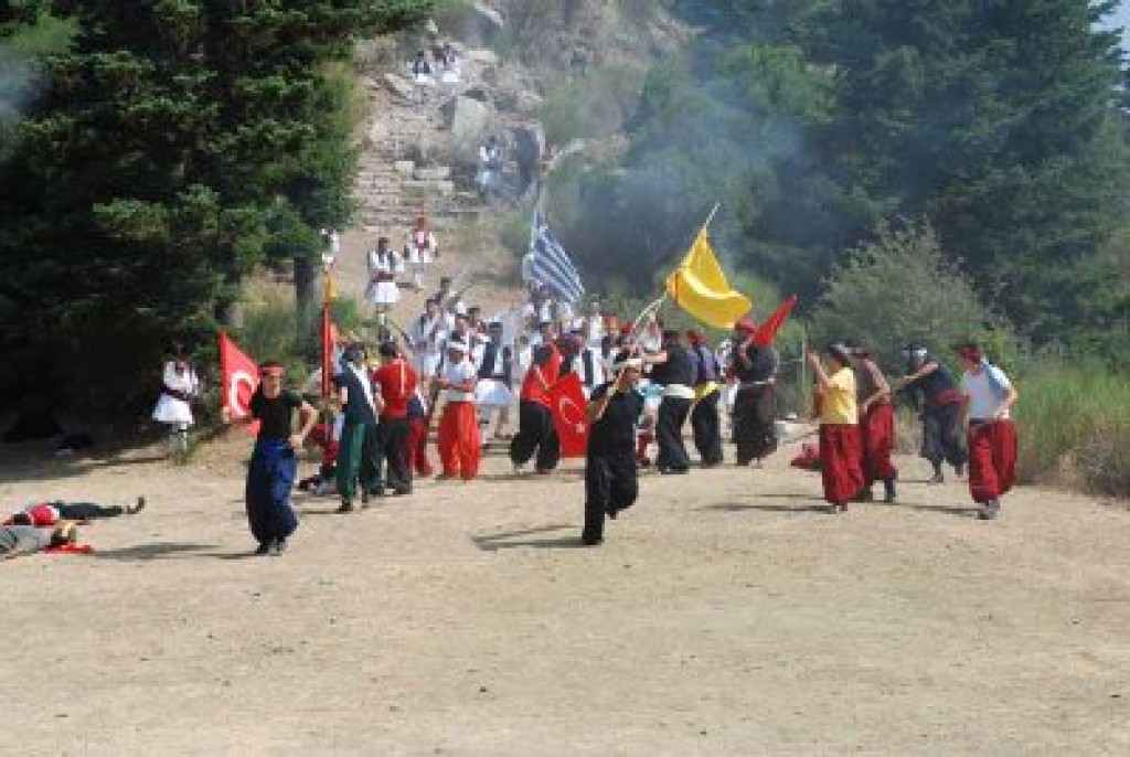 Πως μια μάνα θάφτηκε με το παιδί της στο χιόνι όταν πάγωσε στη Μαχη του Αγίου Βλασίου Αγρινίου.Οι άμαχοι, τα τσεκούρια και τα σπίτια που καίγονταν…