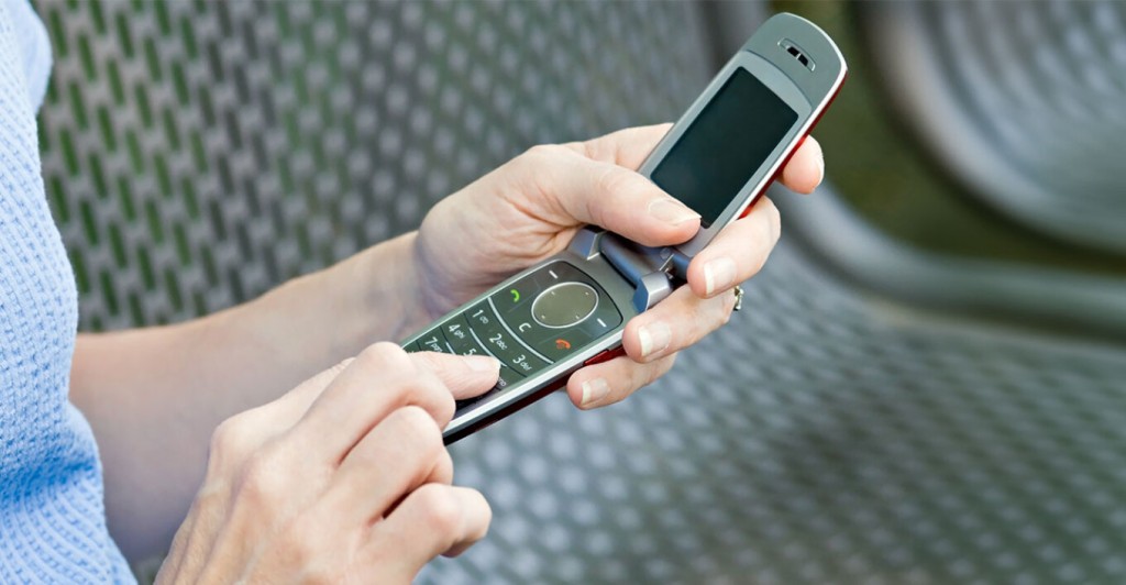 Επιστροφή στα πλήκτρα για καλύτερη ψυχική υγεία: Από τα smartphones...στα κινητά με πορτάκι!