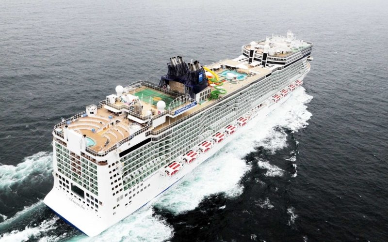 Όταν ένα υπερωκεάνιο καταδιώκει το Ορούτς Ρέϊς