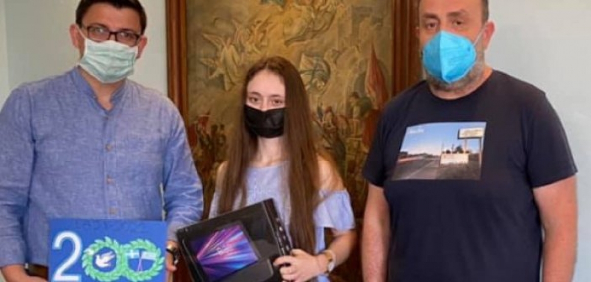 Ξηρόμερο: Βραβεύτηκε η μαθήτρια Όλγα Σακουφάκη για το λογότυπο των 200 χρόνων από την Επανάσταση του 1821