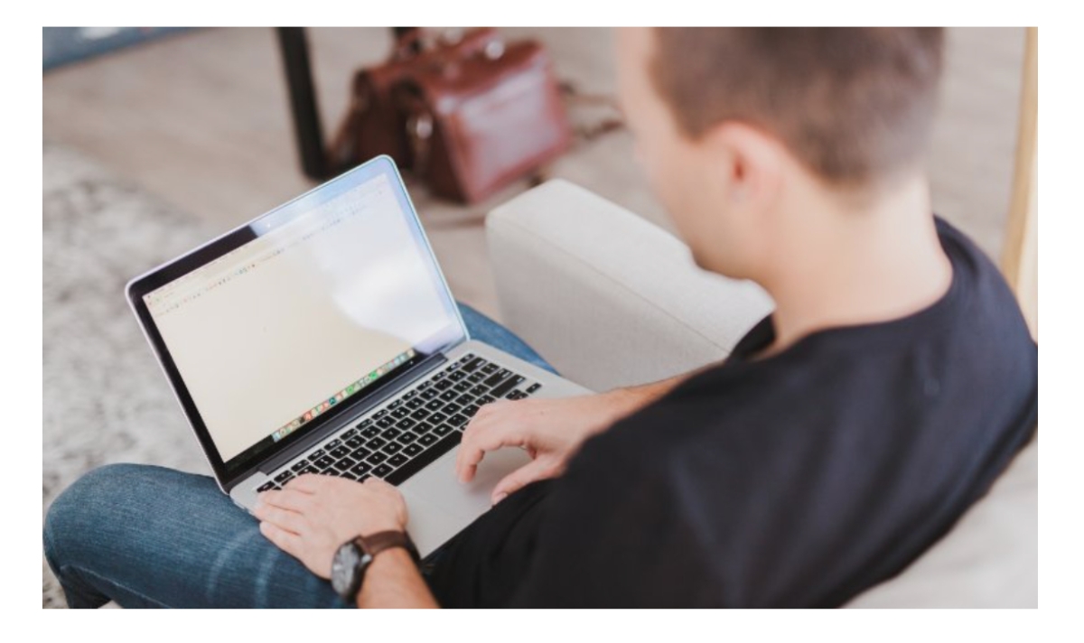 Ζητούνται εργαζόμενοι από το χώρο τους ως Chat operators