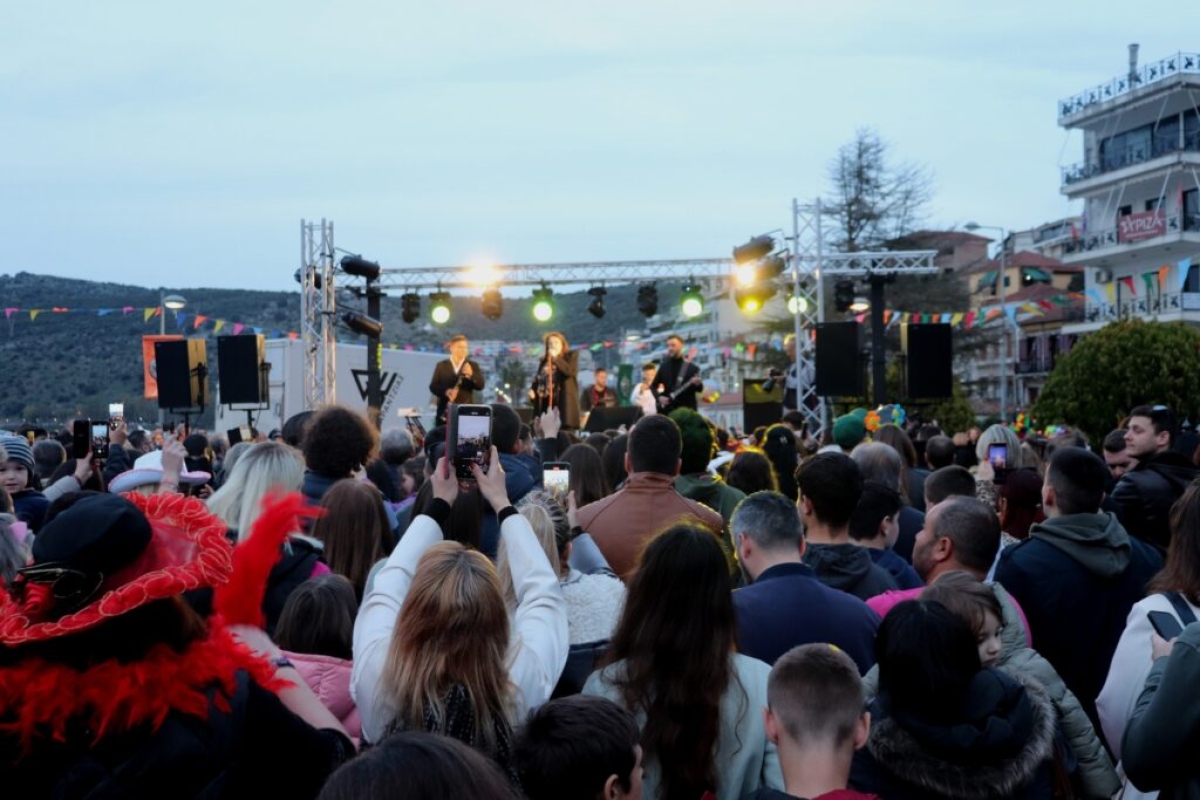 Ξεσήκωσε την αποκριάτικη Αμφιλοχία η Γωγώ Τσαμπά (φωτο)