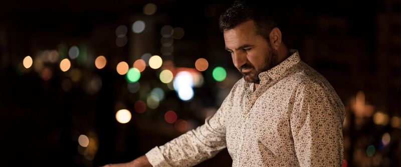 Λορέντζος Γκρέτσας: Επιστρέφει δυναμικά με το τραγούδι «Ναι μεν αλλά»