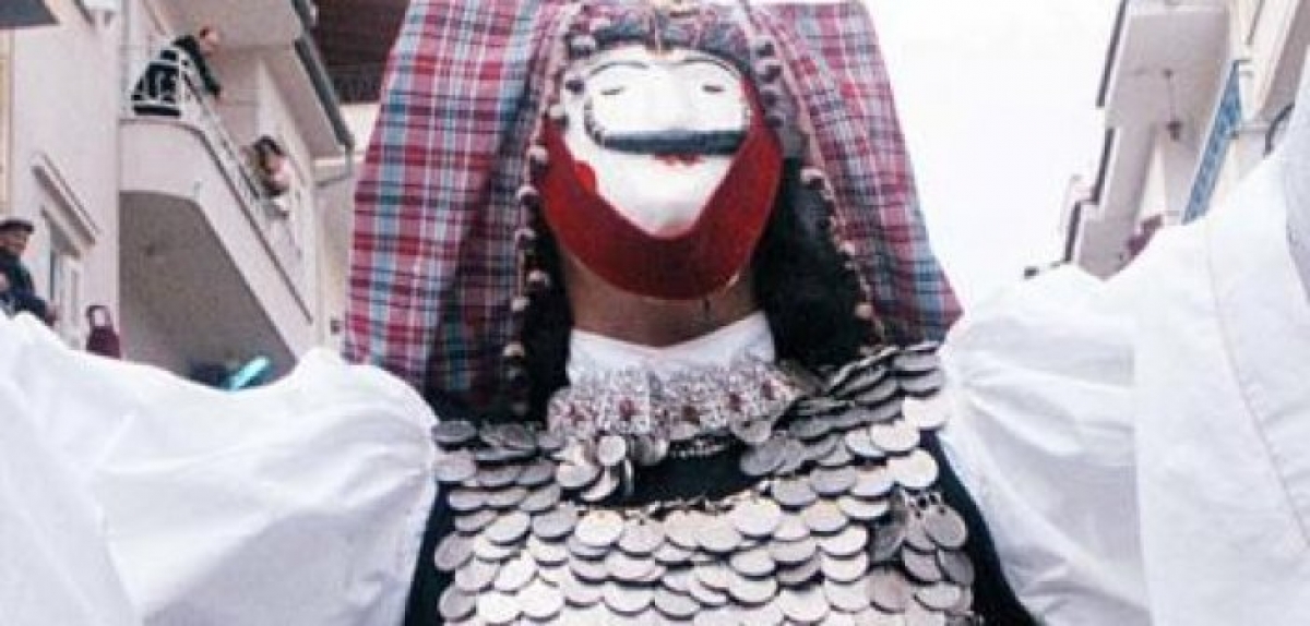 Άρωμα Τσικνοπέμπτης: Ήθη και έθιμα σ’ όλη την Ελλάδα