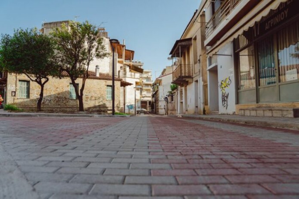 Αγρίνιο: Κάτοικοι του κέντρου διαμαρτύρονται για τα έργα ανάπλασης και κάνουν λόγο για κακοτεχνίες