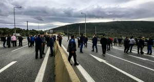 Επί ποδός οι αγρότες της Αιτωλοακαρνανίας – Έκλεισαν το δρόμο στη Βόνιτσα