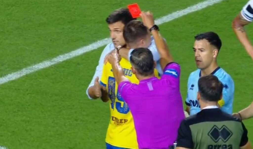 Κοκκίνισε τον Μαρκόφσκι στο φινάλε του ΠΑΟΚ-Παναιτωλικός ο Σιδηρόπουλος, του είπε «αυτός είσαι»