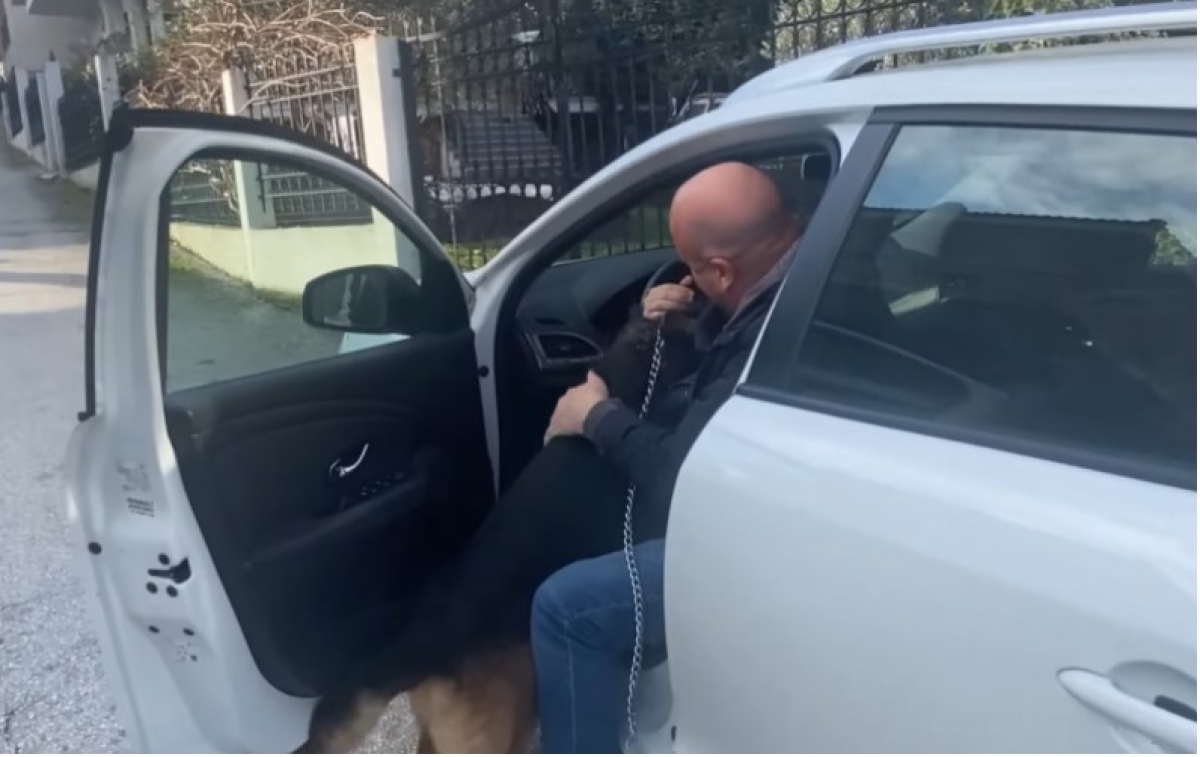 Θεσσαλονίκη: Σκύλος σμίγει με τον ιδιοκτήτη του 5 χρόνια μετά – Η μεγάλη χαρά του (βίντεο)