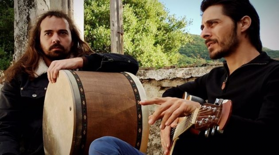 Μέτοικοι – «Ενήλικα μωρά»: Το δεύτερο τραγούδι της Ανθολογίας «Ανθρώπινα» (Video Clip)