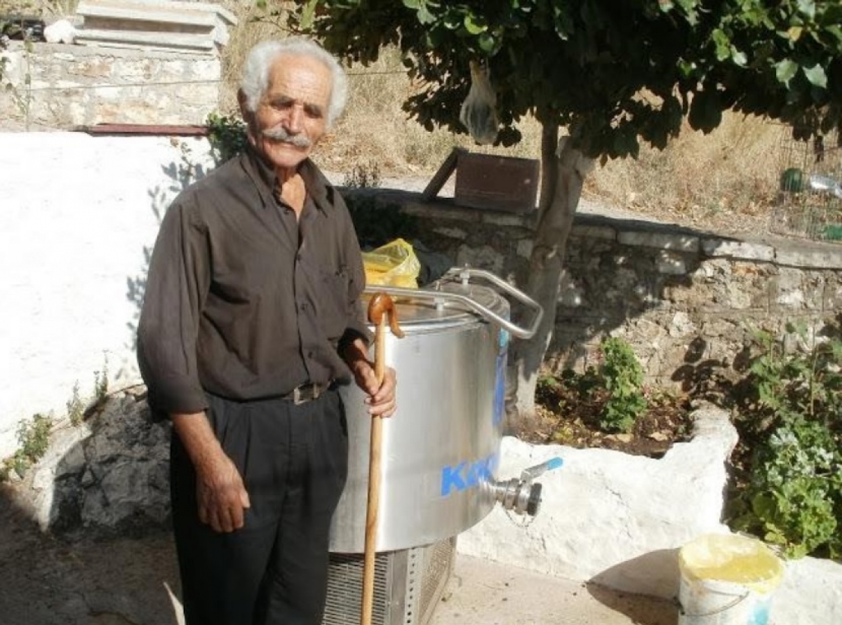 H  αγκλίτσα, εργαλείο και σύμβολο του τσοπάνη…