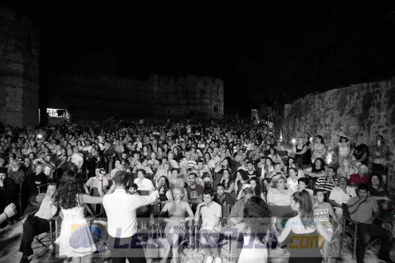 Μεγαλειώδης συναυλία με &quot;Τραγούδια της ξενητιάς και της προσφυγιάς&quot; στο Κάστρο Μυτιλήνης!