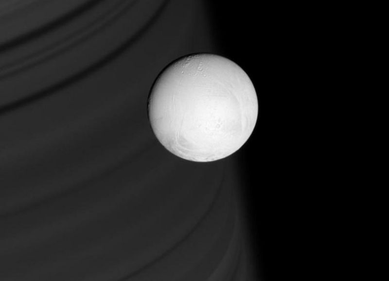 Δέος! Ο Εγκέλαδος έχει «ίχνη» ζωής – «Θυμίζουν»… Γη