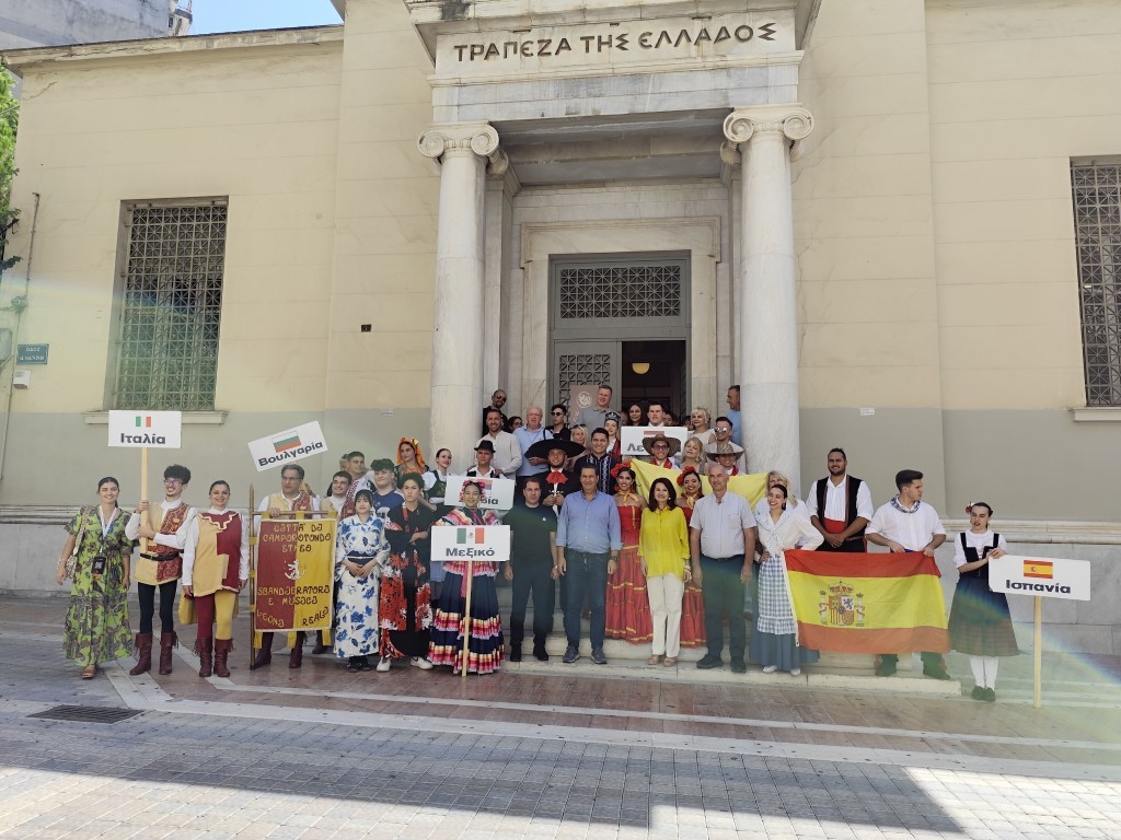 Ο Δήμαρχος Αγρινίου υποδέχθηκε σήμερα τις αντιπροσωπείες των συγκροτημάτων που μετέχουν στο Διεθνές Φεστιβάλ Παραδοσιακών Χορών Αγρινίου