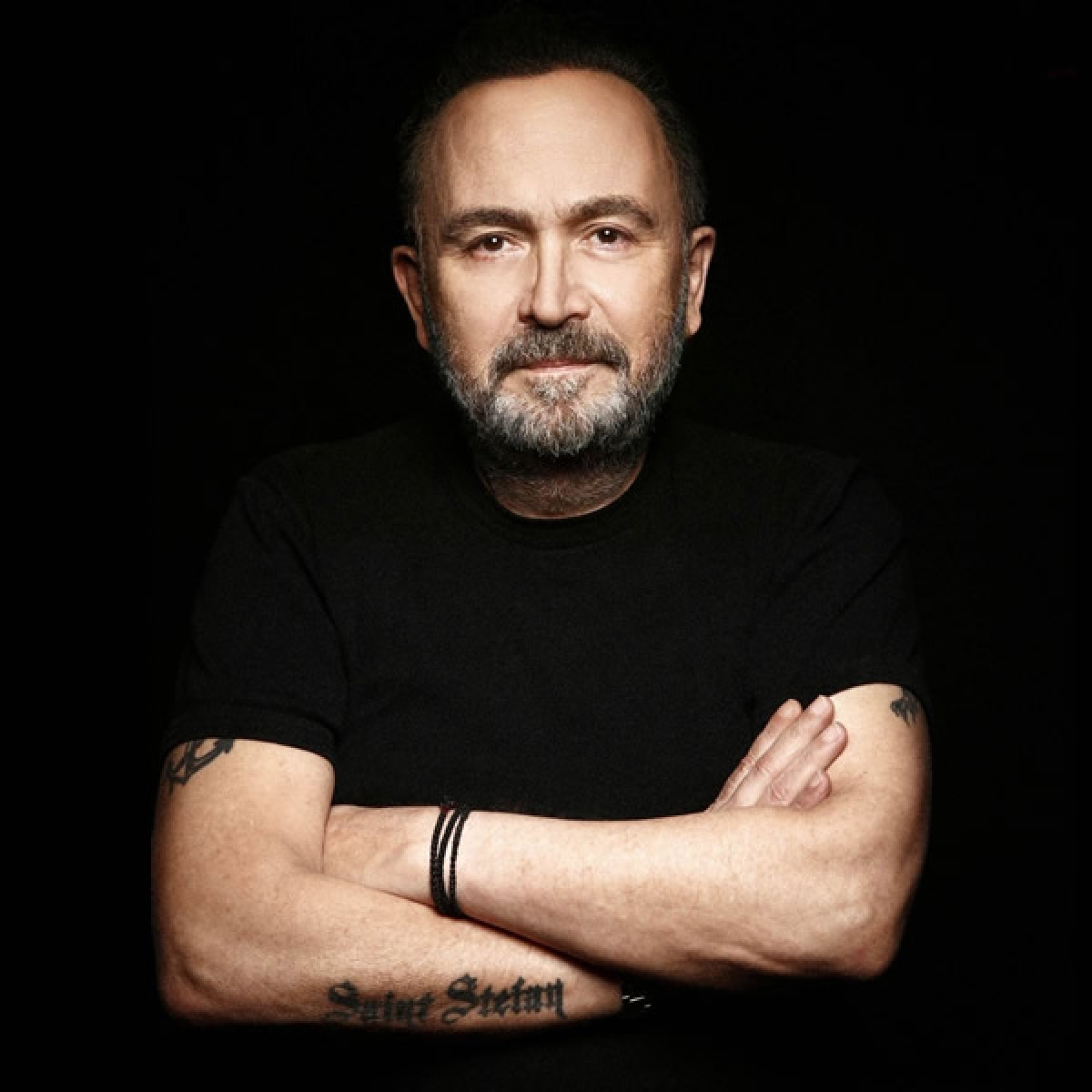 Σταμάτης Γονίδης: Ξαναχτυπάει θριαμβευτικά με νέο άλμπουμ-έκπληξη - Ακούστε το πρώτο του τραγούδι!