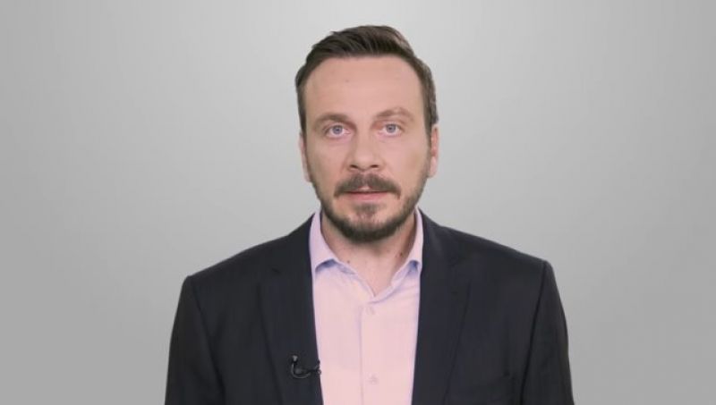 Βίντεο: Αστυνομικοί σε ρόλο ηθοποιών εξηγούν σε ηλικιωμένους πώς να αποφύγουν τις τηλεφωνικές απάτες