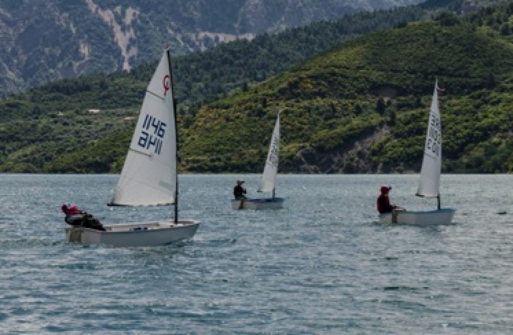 Ναυτικός Αθλητικός Όμιλος Ευρυτανίας: Δωρεάν μαθήματα ιστιοπλοΐας στην λίμνη Κρεμαστών