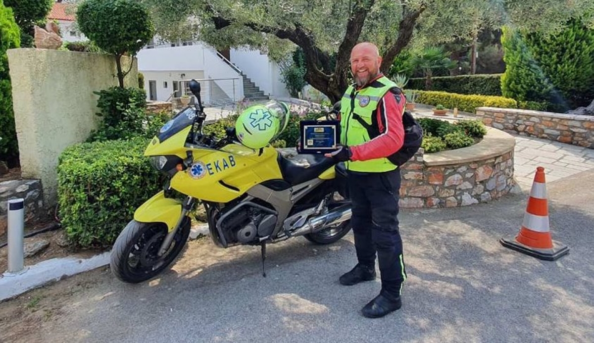 Βραβεύσεις Policenews: Tιμήθηκε και ο Αγρινιώτης διασώστης του ΕΚΑΒ Σπύρος Λαζούρας