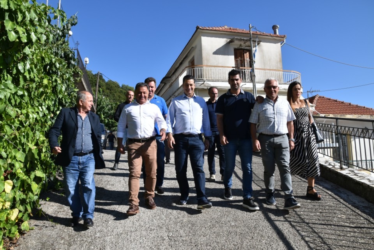 Περιοδεία του Γιώργου Παπαναστασίου σε χωριά της Μακρυνείας