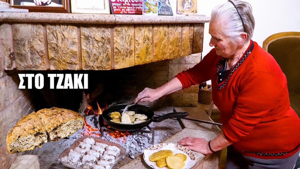 80 χρονών και μαγείρεψε όπως παλιά – Τηγανίτες στο ΤΖΑΚΙ και ελαιόψωμο (βίντεο)
