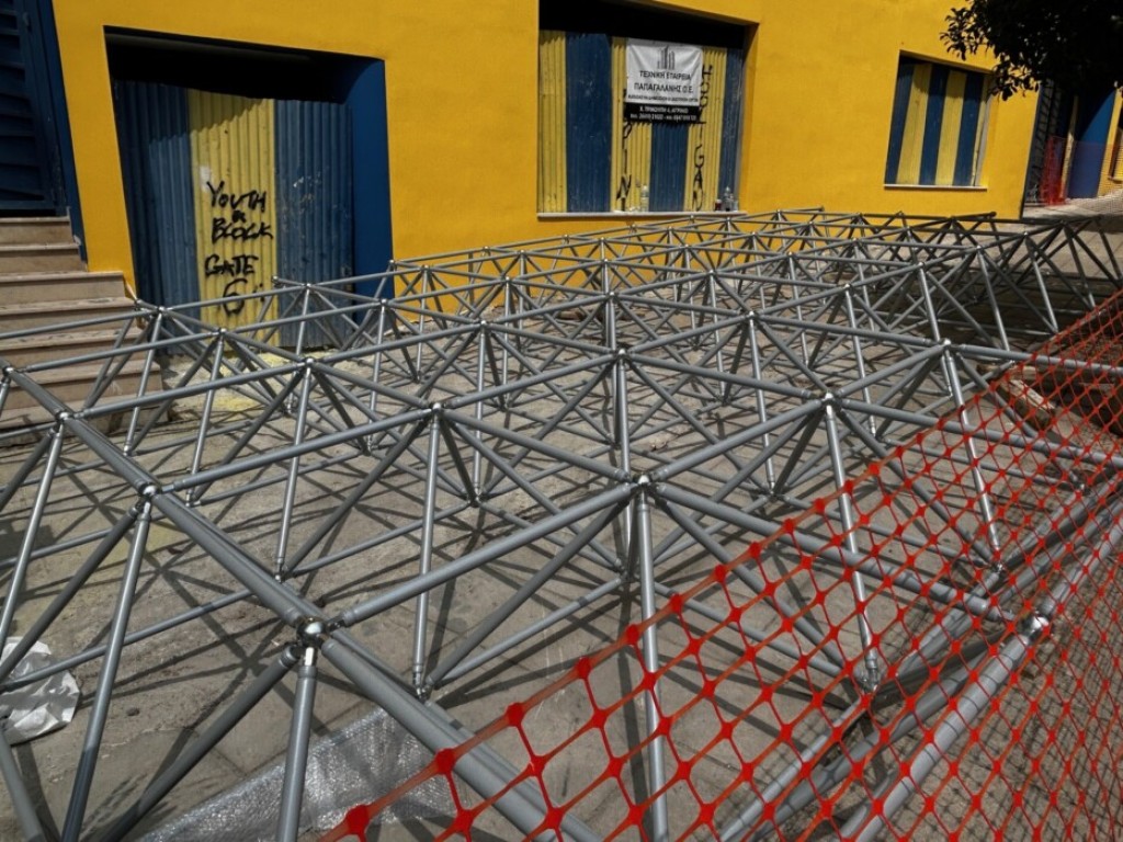 Παναιτωλικός: Συναρμολογούνται τα πρώτα τμήματα των σιδεροκατασκευών για το πέταλο