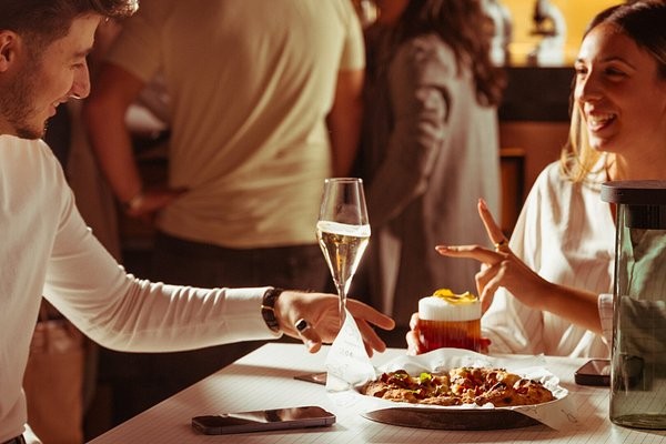 Τα μικρά «μυστικά» της εστίασης: Αυτές είναι οι τροφές που δεν πρέπει να τρώτε ποτέ όταν είστε έξω