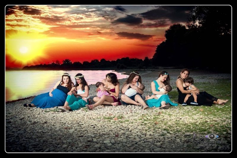 Θηλάζουσες μητέρες φωτογραφήθηκαν δίπλα στη λίμνη Τριχωνίδα (φωτο)