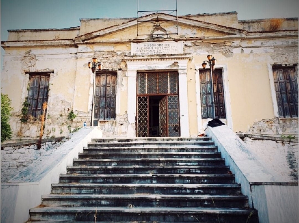 Αυτοδιοίκηση ή κλειστές λέσχες;