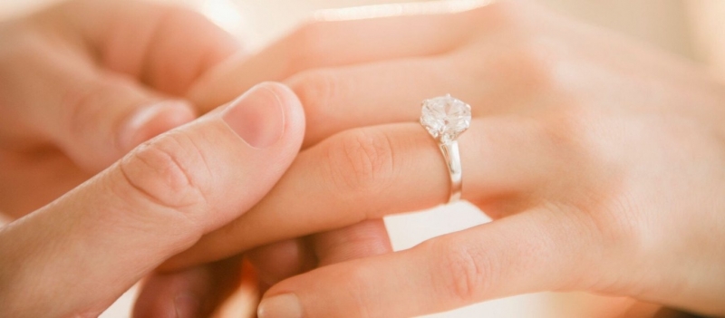 Συγκινητικές εικόνες - Μαθητές βοήθησαν τον δάσκαλό τους να κάνει πρόταση γάμου στη φίλη του