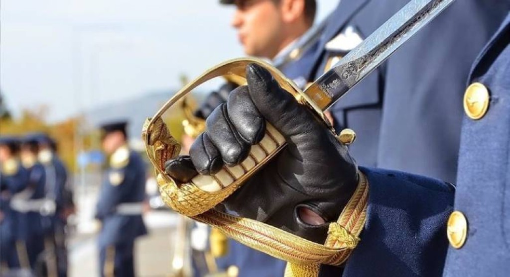 Ανακοινώνονται αυξήσεις στους ένστολους - Νέο μισθολόγιο και βαθμολόγιο στις ένοπλες δυνάμεις