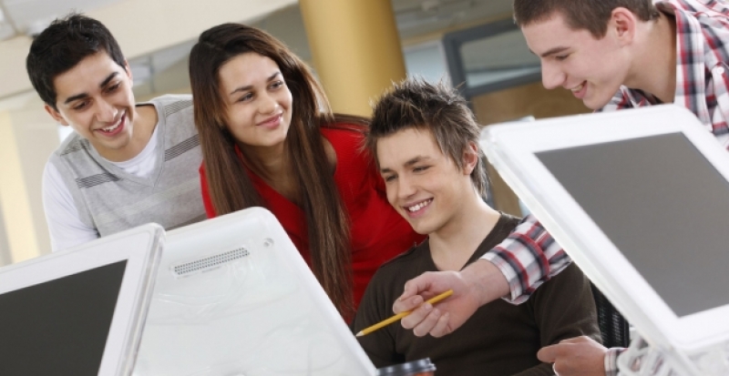 Οι 40 εταιρείες στις οποίες θα ήθελαν να εργαστούν οι περισσότεροι Έλληνες 18-35 ετών