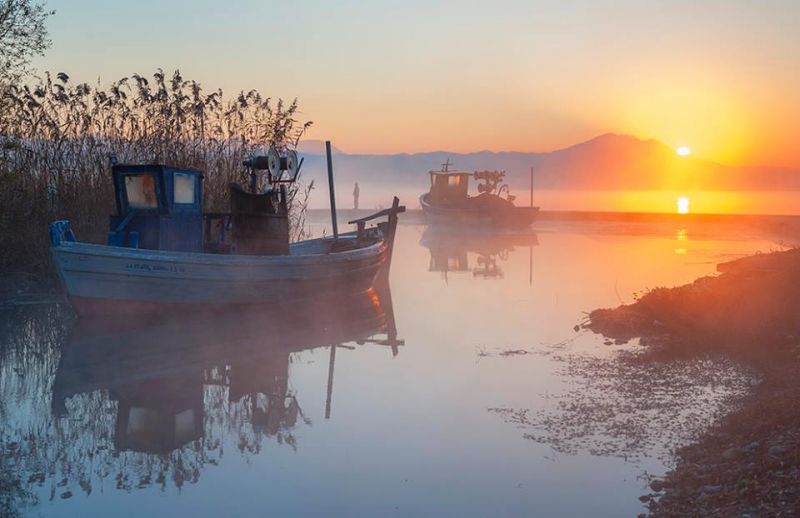 Ένα καλλιτεχνικό οδοιπορικό στη λίμνη Τριχωνίδα