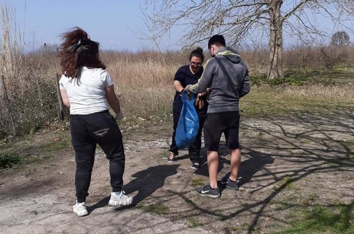 Αξιέπαινη πρωτοβουλία: Νεαροί ποδηλάτες καθάρισαν το χώρο στην Αγία Τριάδα Μαύρικα στο Αγρίνιο (φωτο)