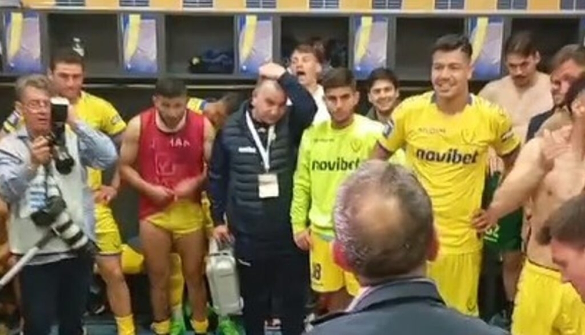 Παναιτωλικός: Τρέλα στα αποδυτήρια της ομάδας για την παραμονή – Η ομιλία του Πετράκη (βίντεο)