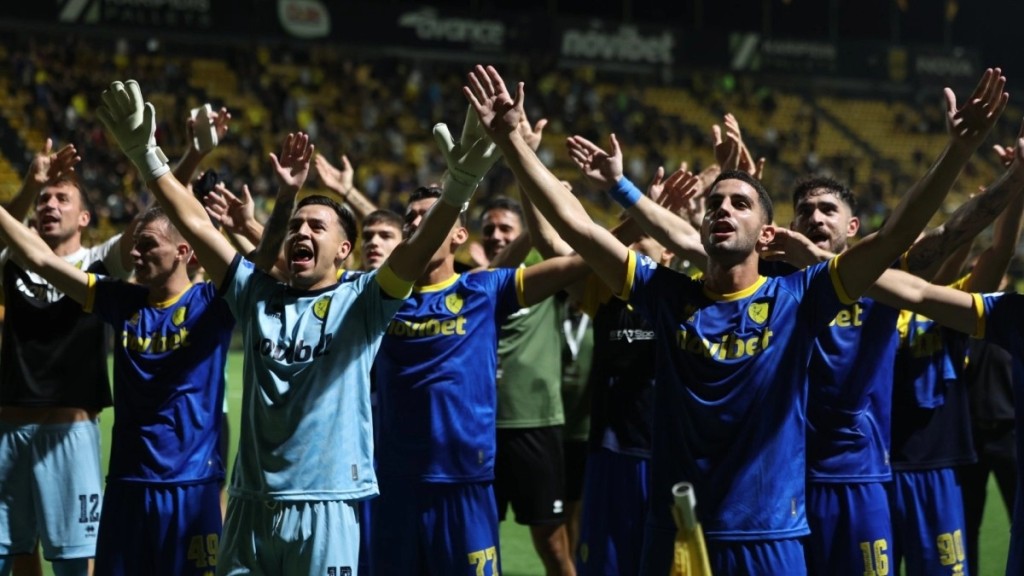 Άρης – Παναιτωλικός: Το πάρτι των «Καναρινιών» και των οπαδών τους μετά το «διπλό»