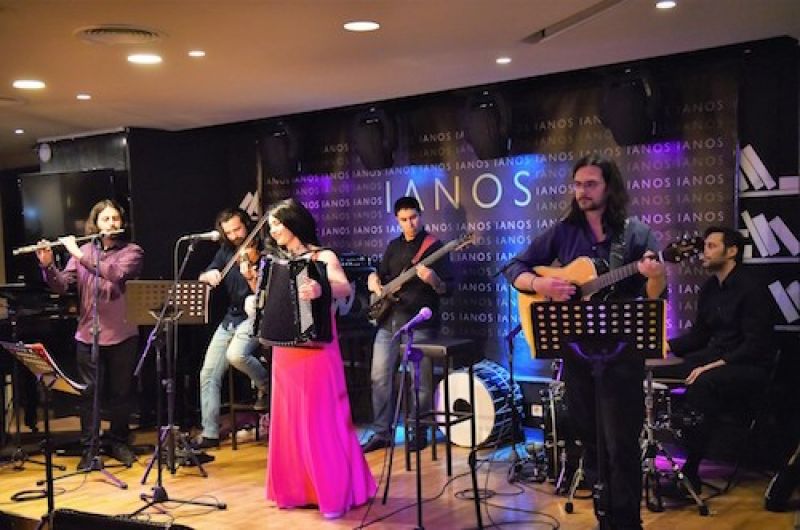 Ζωή Τηγανούρια: 10 χρόνια επιτυχημένης καριέρας στον κατάμεστο Ιανό [video+photos]