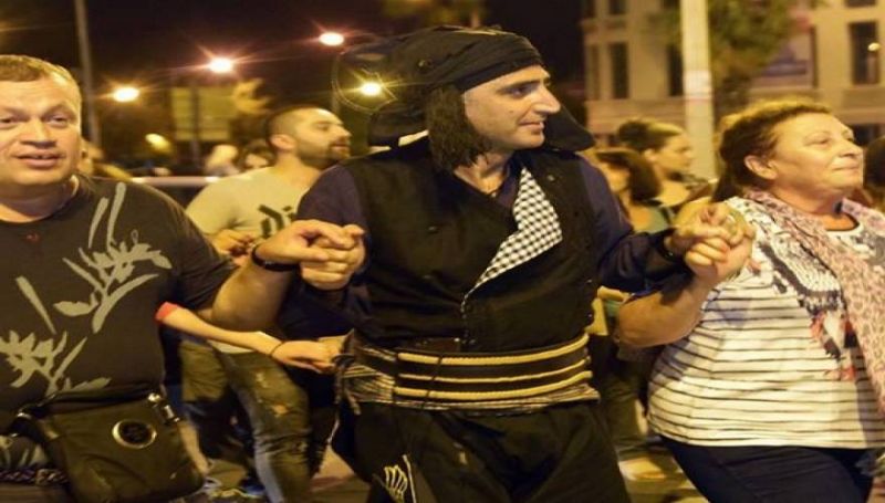 Θεσσαλονίκη: Πάνω από 12.000 άνθρωποι χόρεψαν σε ποντιακούς ρυθμούς στην ΔΕΘ - Στόχος το ρεκόρ Γκίνες [φωτό &amp; βίντεο]