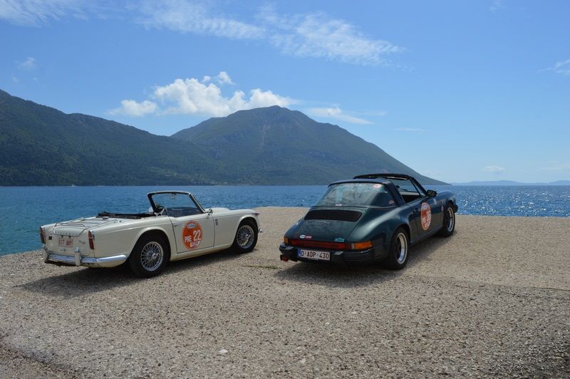 Μοναδικές εικόνες στον Μύτικα με οχήματα αντίκες (φωτό)