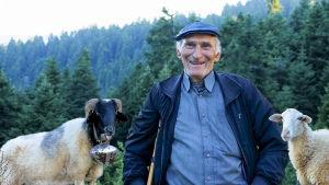 Ο μερακλής τσοπάνος του Βάλτου | Στην καλύβα του Μπάρπα Γιαννακού (Βίντεο)