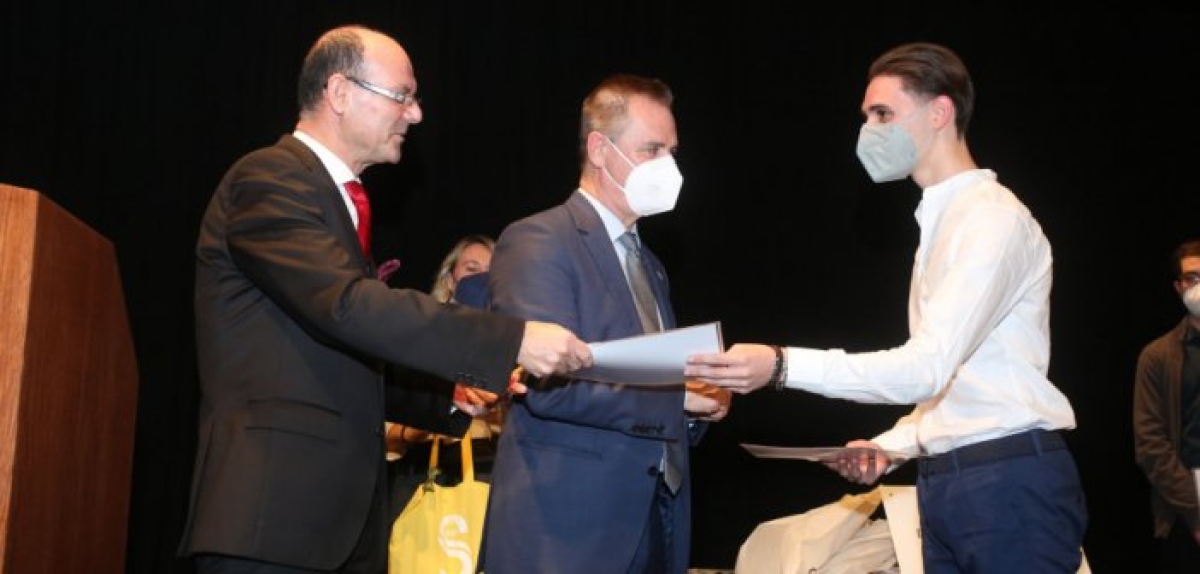 Βραβεύθηκε από το Γαλλικό Ινστιτούτο 17χρονος μαθητής από το Αγρίνιο που αρίστευσε