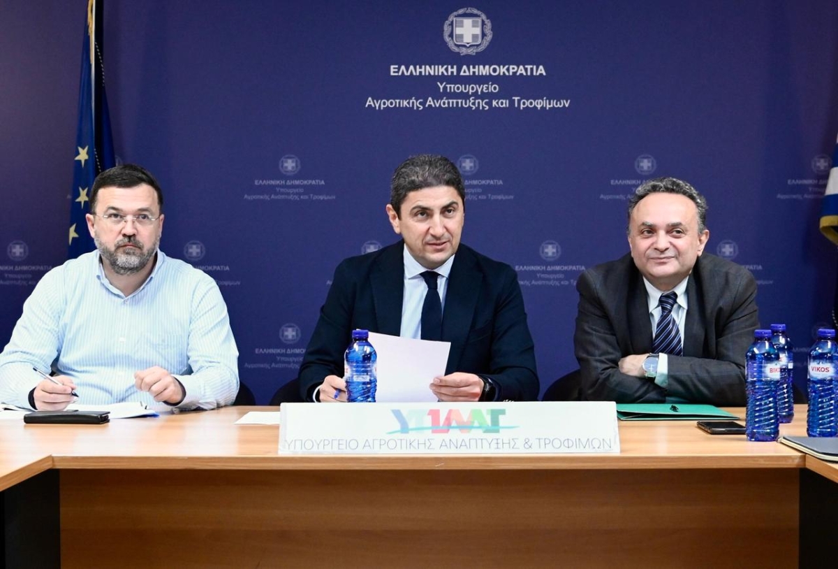 ΥπΑΑΤ, Λευτέρης Αυγενάκης μετά από τρίωρη σύσκεψη για το μέλι: Ούτε ρούπι πίσω στους ελέγχους – Θα προστατεύσουμε την ελληνική παραγωγή- Μελισσοκόμοι: Υπάρχει θετική διάθεση