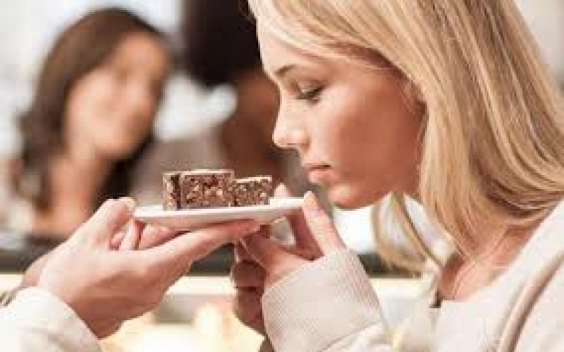 Πώς θα σταματήσετε την πείνα σας σε μόλις δύο λεπτά