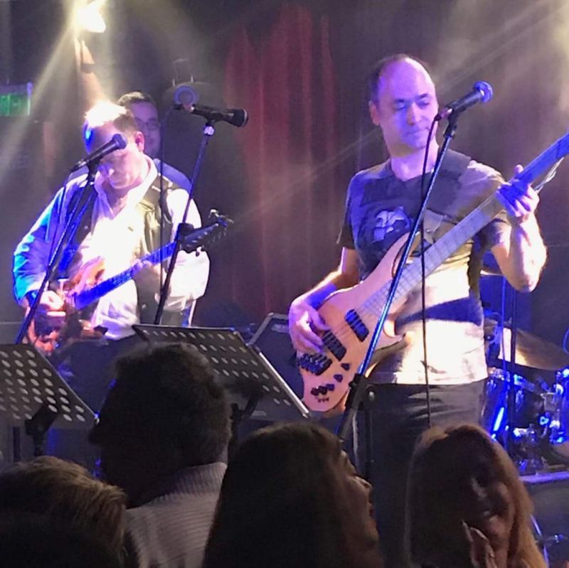 Τα live του Ed Far συνεχίζονται με μεγάλη επιτυχία στο ΓΥΑΛΙΝΟ UP STAGE (video + pics)