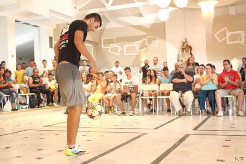 Ξεσήκωσε και την Αλβανία ο freestyler από το Αγρίνιο, Ερτίλ Κονταξίου (video)