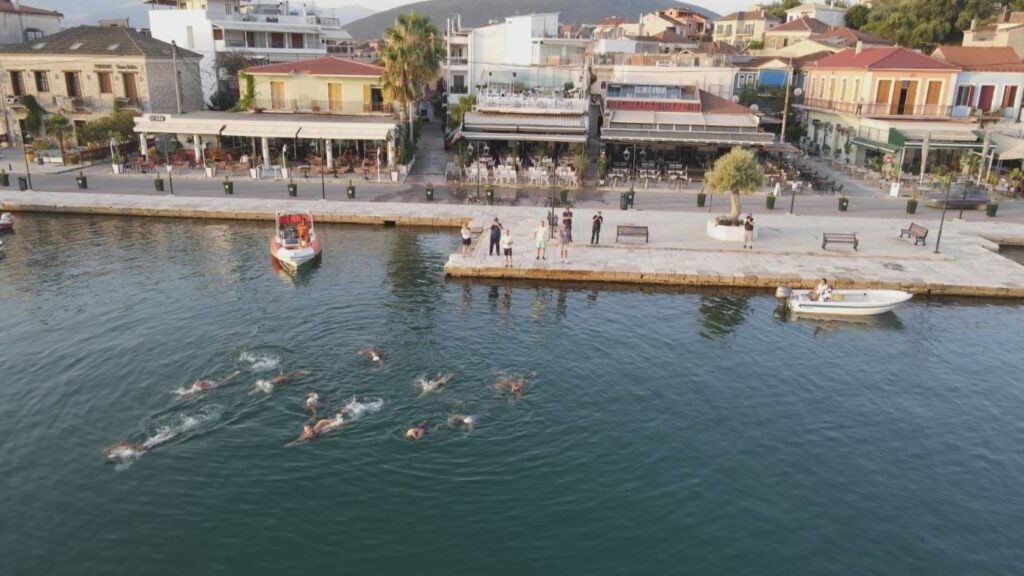 21ος Κολυμβητικός Διάπλους Αμβρακικού: 10 τολμηροί αθλητές κολύμπησαν από τη Βόνιτσα έως την Κορωνησία