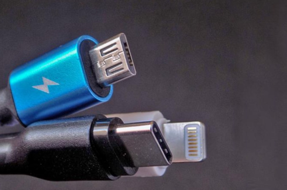 Έχασε τον «πόλεμο» η Apple – Κοινός φορτιστής για όλες τις συσκευές στην ΕΕ