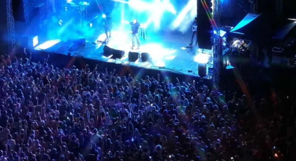 Ο Βασίλης Παπακωνσταντίνου στο Amvrakia Music Festival – Η μαγεία της συναυλίας σε ένα βίντεο