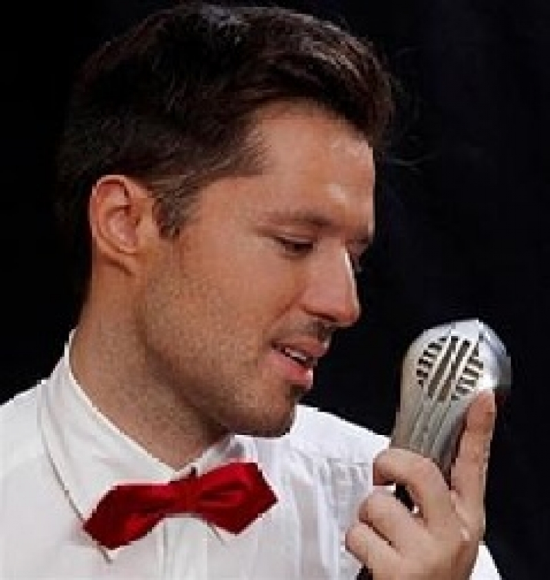 Aδάμ Τσαρούχης: Ο Ναυπάκτιος καλλιτέχνης κυκλοφόρησε το νέο του τραγούδι (video)